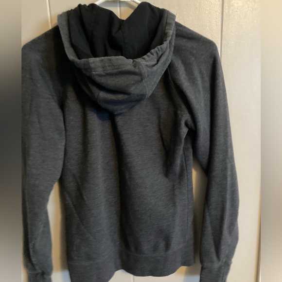 👚(bundle 4 items w/👚for $16) North Face sweatshirt - Picture 4 of 9